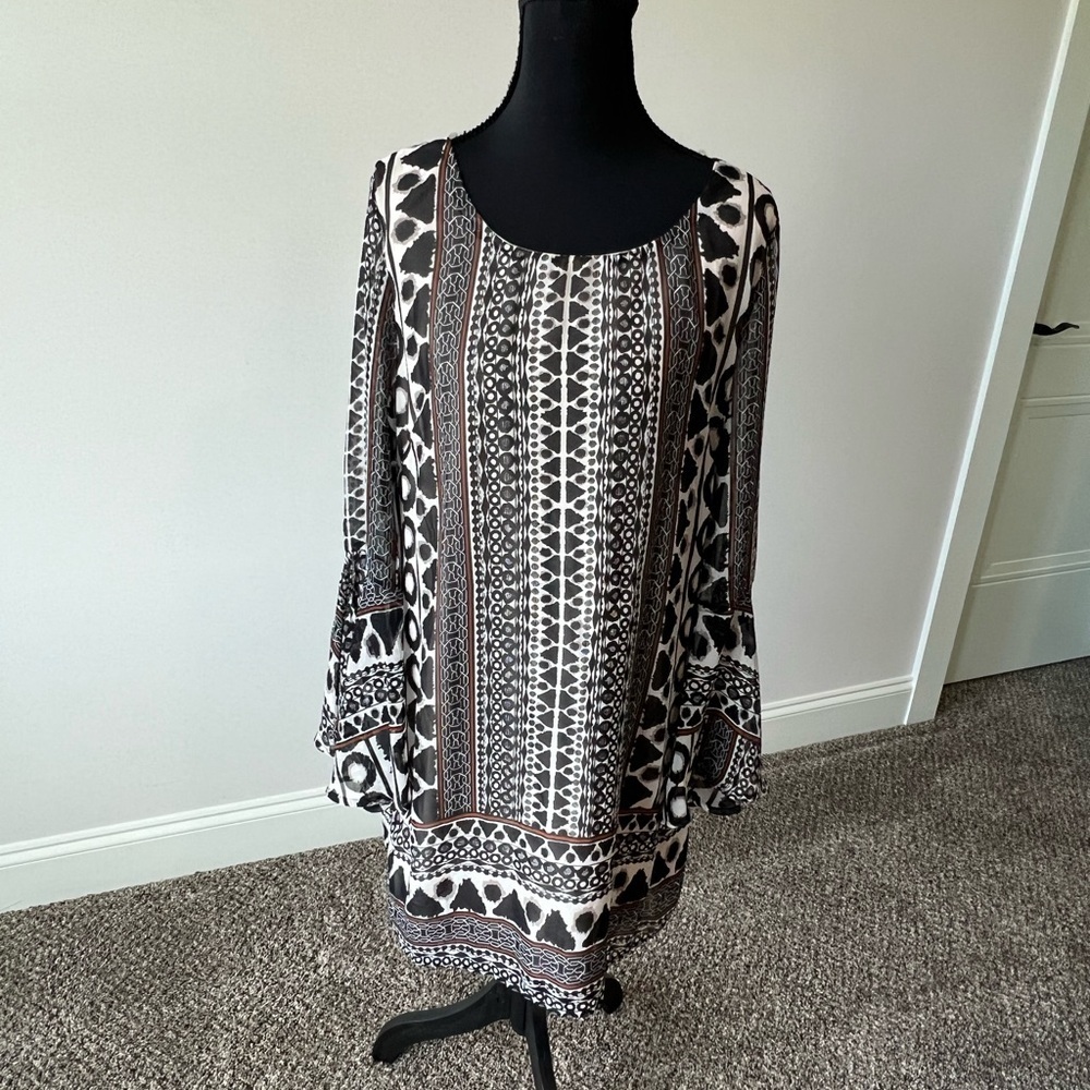 Fab'rik Dress Size Medium Aztec Shift Black Print Slit Bell Sleeve